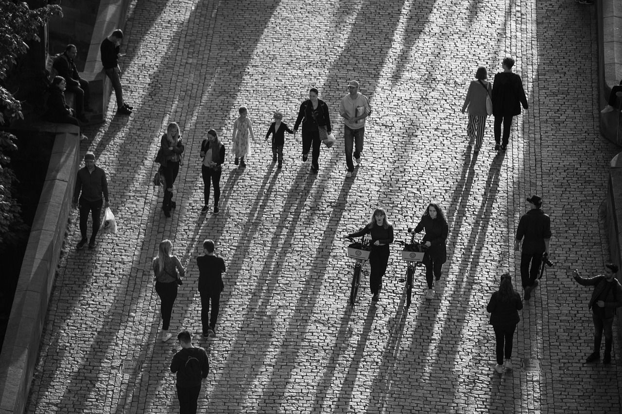découvrez les bienfaits de la marche rapide : une activité simple et efficace pour améliorer votre forme physique, perdre du poids et renforcer votre santé au quotidien.