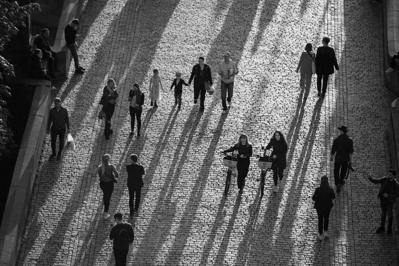 découvrez les bienfaits de la marche rapide : une activité simple et efficace pour améliorer votre forme physique, perdre du poids et renforcer votre santé au quotidien.