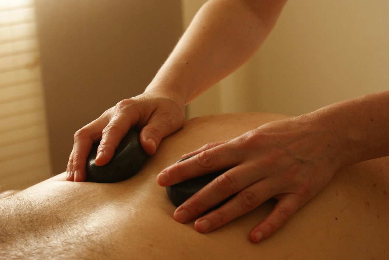 découvrez les bienfaits du massage : détente, relaxation et soulagement du stress. profitez d’un moment de bien-être pour votre corps et votre esprit avec nos techniques professionnelles de massage.
